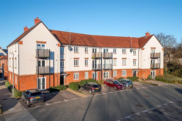 2 Bedroom Apartment To Rent In Beechey Place, Wokingham, Berkshire, RG40