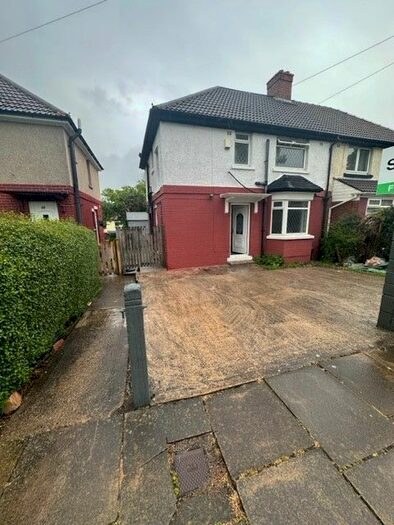 3 Bedroom Semi-Detached House To Rent In Chellow Grange Road, Bradford, West Yorkshire, BD9