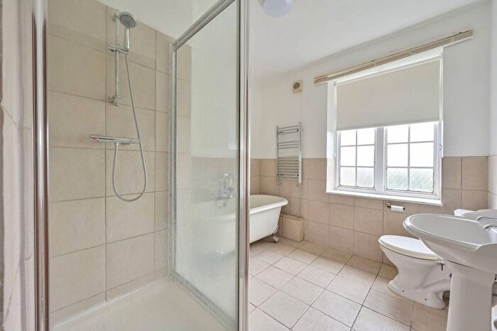 3 Bedroom Flat To Rent In Manor Fields, Putney, London, SW15