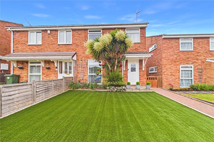 3 Bedroom Semi Detached House For Sale In Skye Close, Calcot, Reading, Berkshire, RG31
