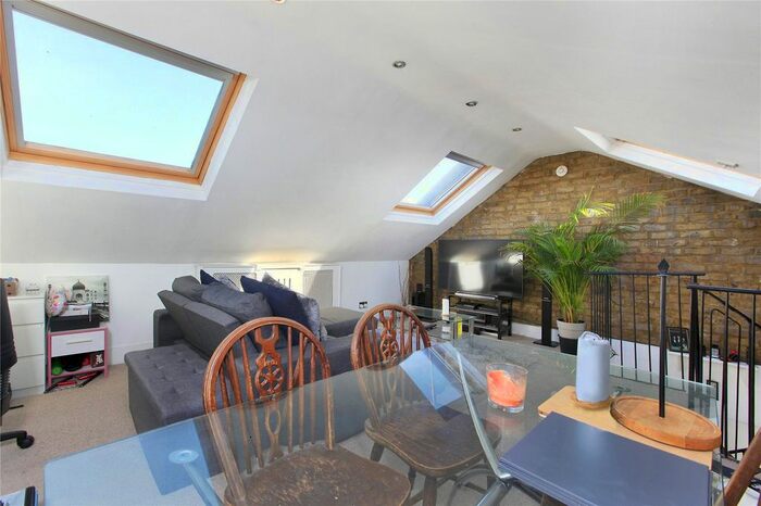 2 Bedroom Flat To Rent In Battersea Rise, Battersea, SW11