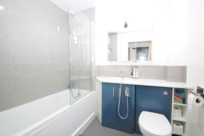 1 Bedroom Flat For Sale In Olympic Court, New Malden, KT3