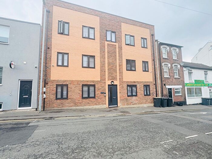 3 Bedroom Flat To Rent In Flat, Cornflower House Liverpool Road, Luton, LU1