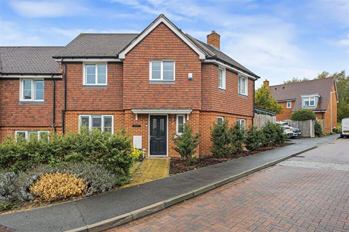 3 Bedroom Semi Detached House For Sale In Hazelbourne Avenue, Borough Green, TN15