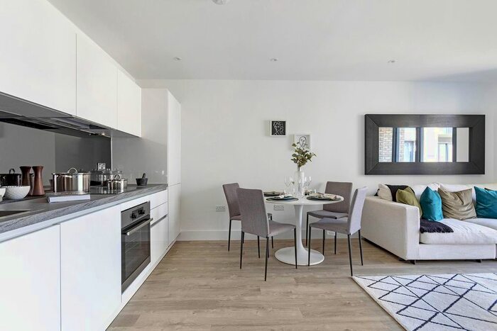 2 Bedroom Flat To Rent In Epsom House, Staines-Upon-Thames, TW18