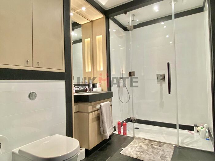 2 Bedroom Flat To Rent In Viaduct Gardens, Nine Elms, SW11