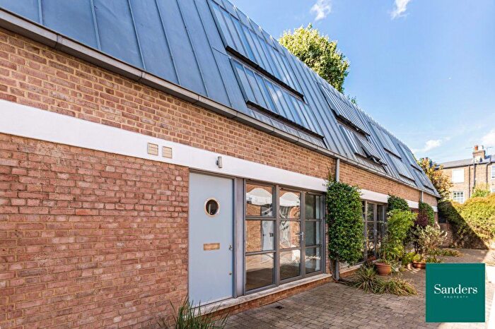 2 Bedroom Flat To Rent In Buckingham Road, Hackney, London, N1