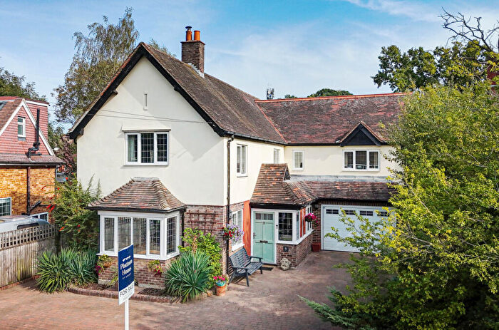 5 Bedroom Detached House For Sale In Ayling Hill, Aldershot, Hampshire, GU11