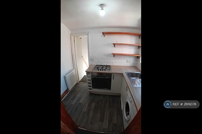 3 Bedroom Flat To Rent In Westbourne, Gateshead, NE8