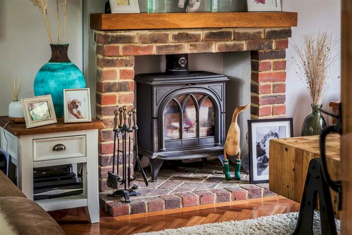 4 Bedroom Detached House For Sale In Newdigate Road, Beare Green, Dorking, RH5