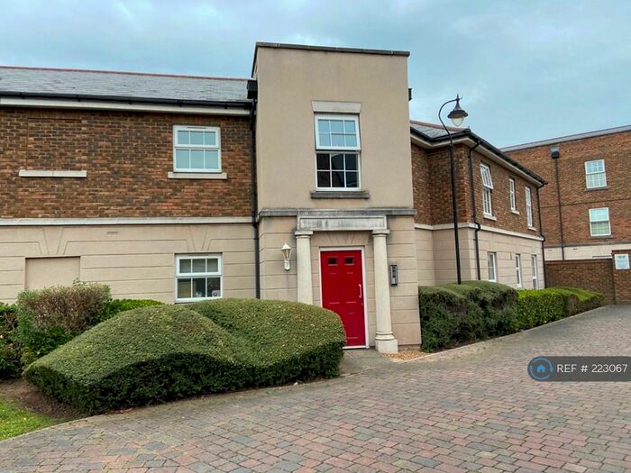 2 Bedroom Flat To Rent In Duncannon Place, Greenhithe, DA9