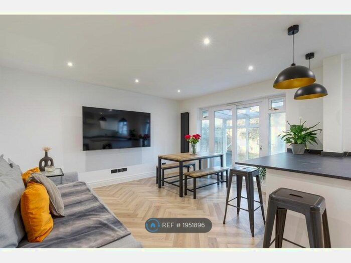 2 Bedroom Bungalow To Rent In Trafalgar Road, Portslade, Brighton, BN41