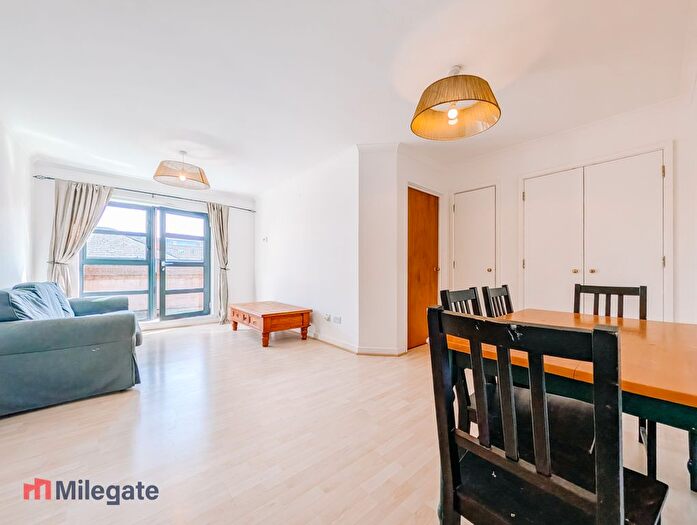 2 Bedroom Flat To Rent In Back Church Lane, London, E1