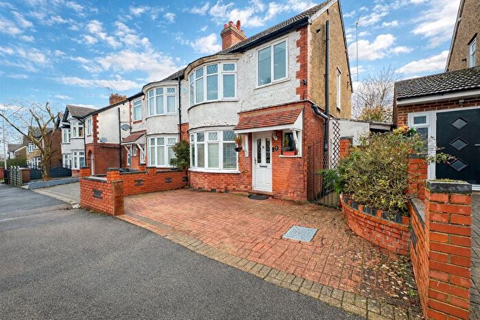 3 Bedroom Semi Detached House To Rent In Woodbury Hill, Luton, Bedfordshire, LU2