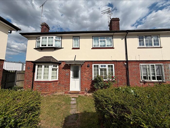3 Bedroom Maisonette For Sale In Hayes Close, Chelmsford, CM2