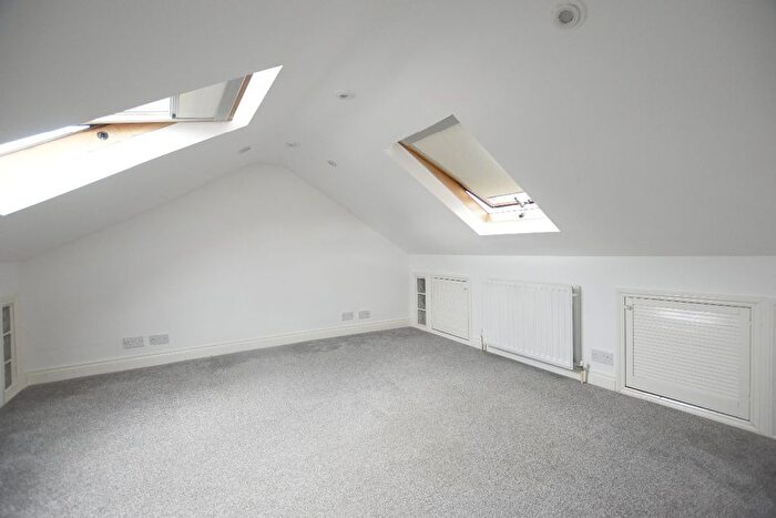 3 Bedroom Flat To Rent In Sheringham Avenue, Manor Park, E12