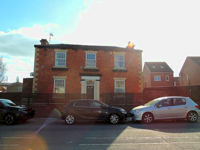 2 Bedroom Flat To Rent In Dewsbury Road, Ossett, WF5
