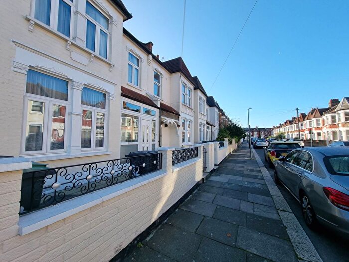 2 Bedroom Flat To Rent In Boundary Road, Turnpike Lane, N22
