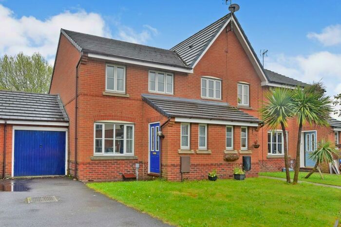 3 Bedroom Semi-Detached House To Rent In Wadlow Close, Salford, M3