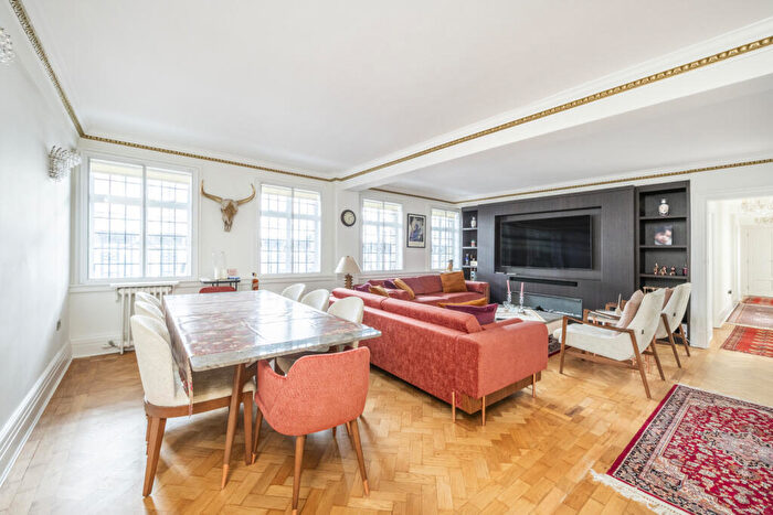4 Bedroom Flat For Sale In Chiltern Court, Baker Street, NW1