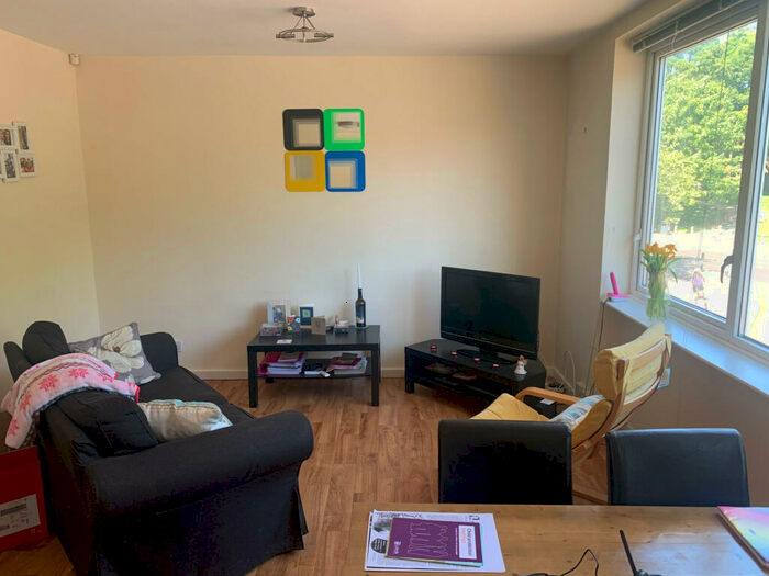 2 Bedroom Apartment To Rent In Queenswood Drive, Leeds, LS6