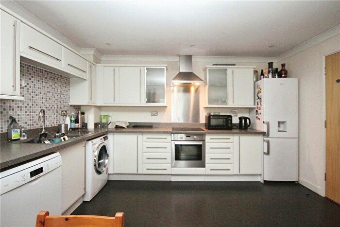 2 Bedroom Apartment To Rent In Crown Dale, London, SE19