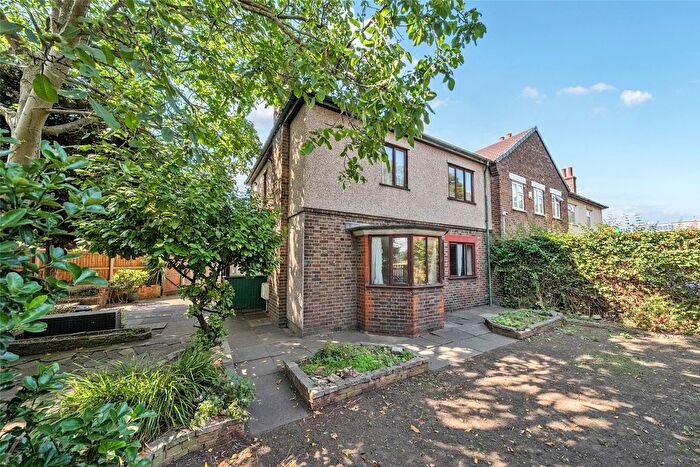 4 Bedroom Semi-Detached House For Sale In London Road, Mitcham, CR4