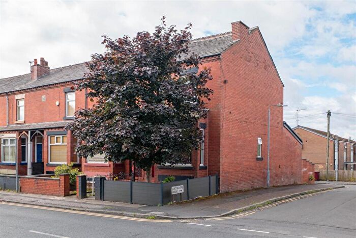 3 Bedroom End Of Terrace House For Sale In Deane Church Lane, Bolton, BL3