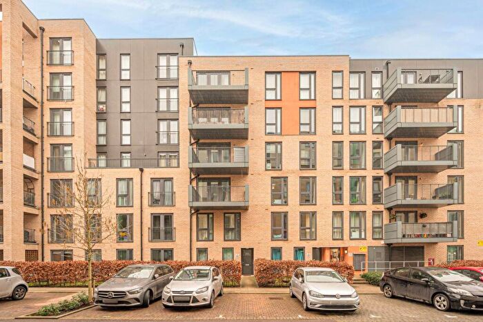 2 Bedroom Flat To Rent In Needleman Close, Barnet, London, NW9