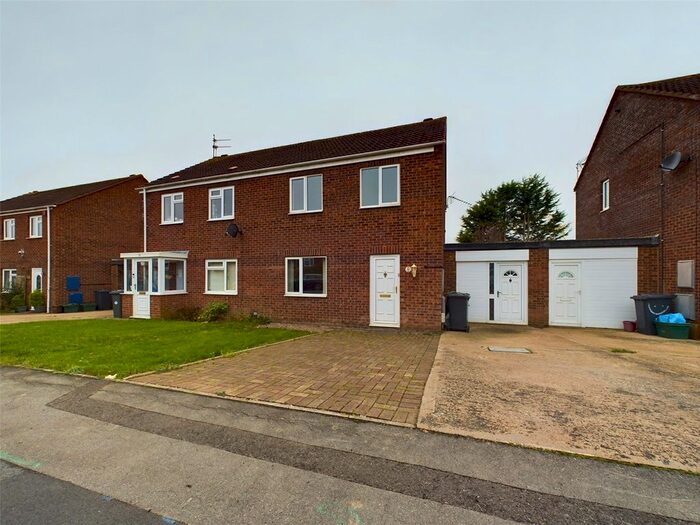 3 Bedroom Semi-Detached House To Rent In Gurney Avenue, Tuffley, Gloucester, Gloucestershire, GL4