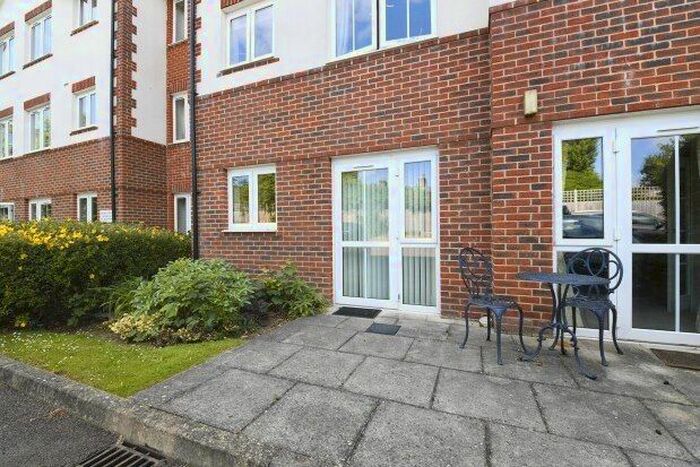1 Bedroom Flat To Rent In Junction Road, Brentwood, CM14