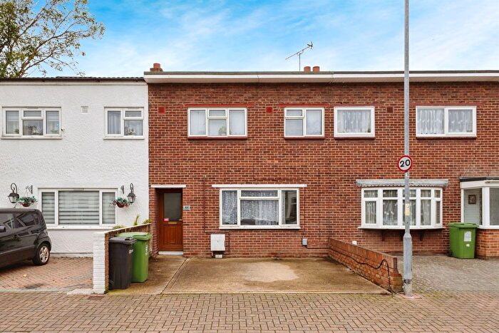 3 Bedroom Terraced House For Sale In Fifth Street, Portsmouth, PO1