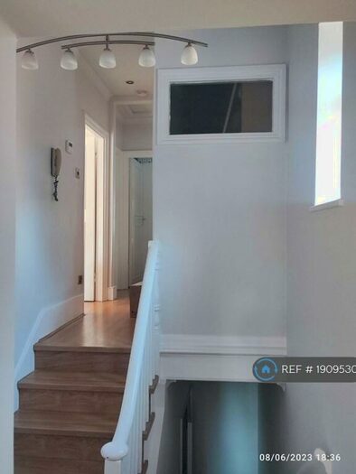 2 Bedroom Flat To Rent In Lichfield Road, London, NW2