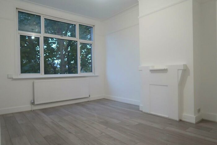 1 Bedroom Apartment To Rent In Commonwealth Road, N17