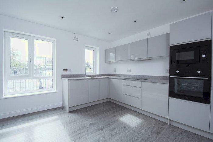 1 Bedroom Flat To Rent In Rugby View House, Walton On Thames., KT12