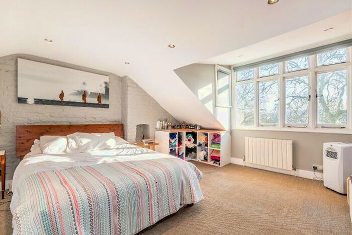 3 Bedroom Flat For Sale In East Dulwich Road, East Dulwich, London, SE22