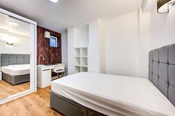 6 Bedroom Flat To Rent In Tamworth Street, London, SW6