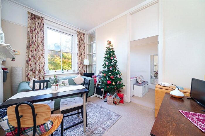 1 Bedroom Flat To Rent In Lytton Grove, London, SW15