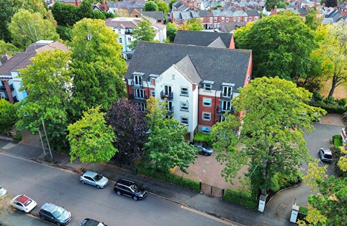2 Bedroom Flat For Sale In Knighton Park Road, Stoneygate/Clarendon Park, Leicester, LE2