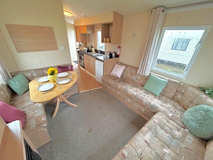 2 Bedroom Mobile/park Home For Sale In Beach Road, St. Osyth, Clacton-On-Sea, CO16