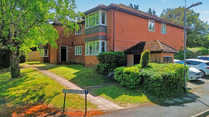 2 Bedroom Flat For Sale In Broome Court, Bracknell, RG12