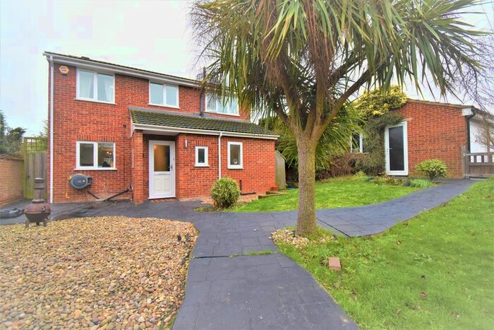 5 Bedroom Detached House To Rent In Elmbourne Drive, Belvedere DA17