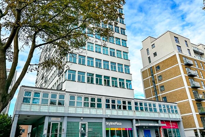 1 Bedroom Flat For Sale In Skyline Plaza, Victoria Avenue, Southend-On-Sea, SS2