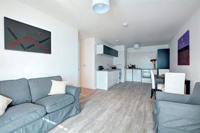 Studio To Rent In - Elmfield Road, Bromley, BR1