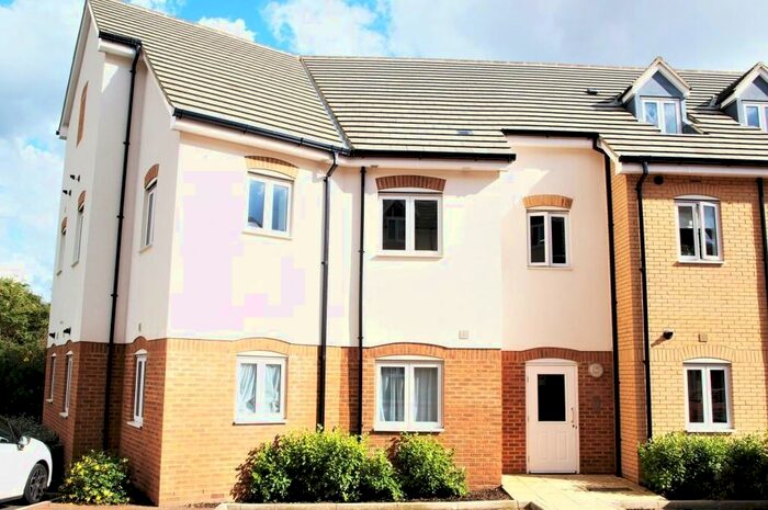 1 Bedroom Apartment To Rent In Plum Tree Court, Ingrebourne Avenue, RM3