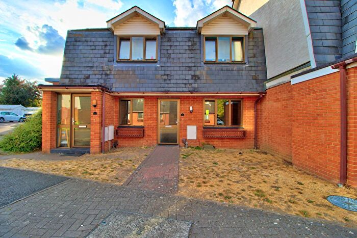 2 Bedroom Maisonette For Sale In Braeside, Binfield, Bracknell, RG12