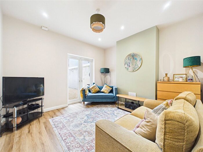 2 Bedroom Flat For Sale In Repton Road, Bristol, BS4