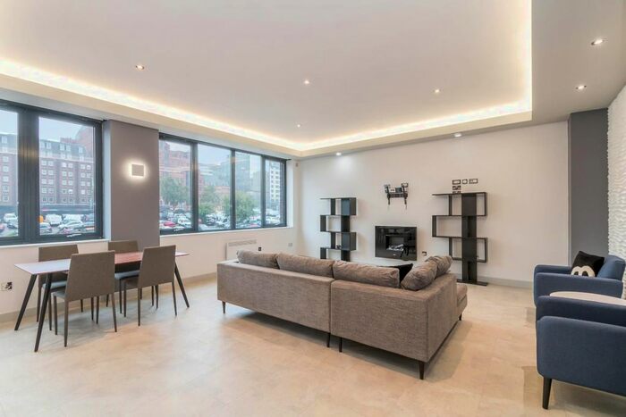 2 Bedroom Flat To Rent In St James' Court, Lionel Street, B3