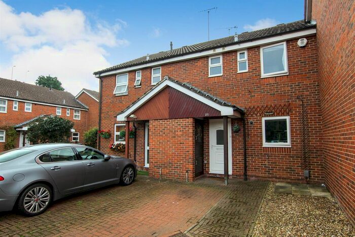 3 Bedroom Terraced House To Rent In Millers Close, Leighton Buzzard, Bedfordshire, LU7