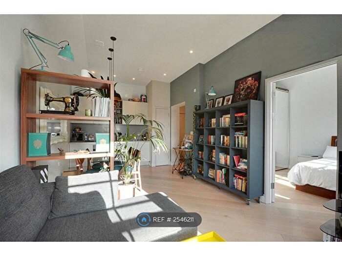 1 Bedroom Flat To Rent In The Market Building, Brentford, TW8